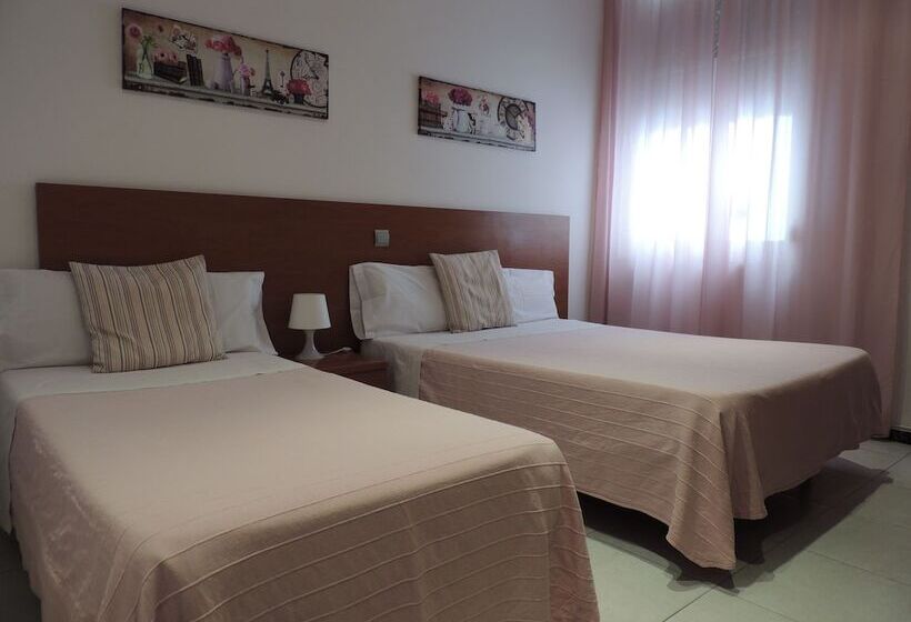 اتاق استاندارد سه نفره, Hostal Cervantes