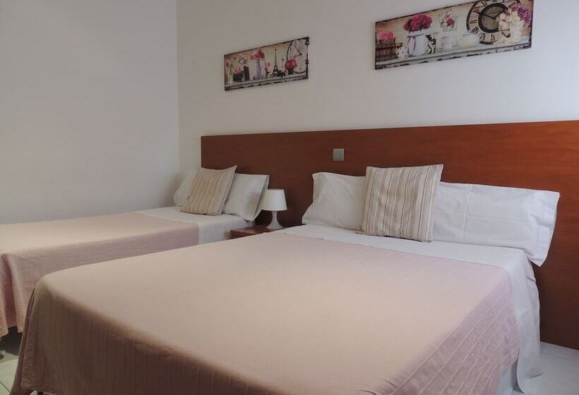 اتاق استاندارد سه نفره, Hostal Cervantes