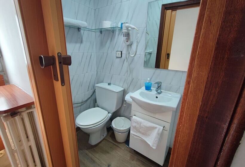 اتاق استاندارد یک نفره, Hostal Cervantes