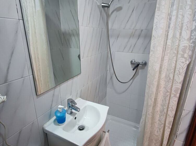 اتاق استاندارد یک نفره, Hostal Cervantes