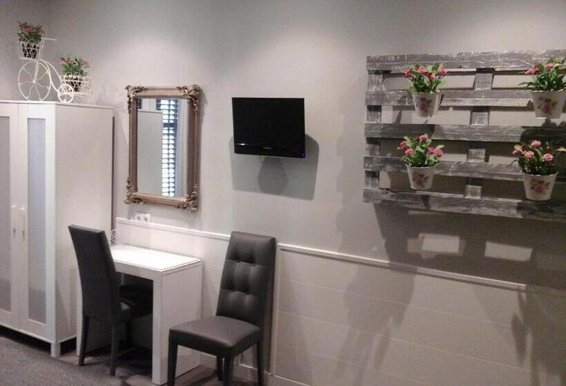 اتاق استاندارد سه نفره, Hostal Don Alfonso