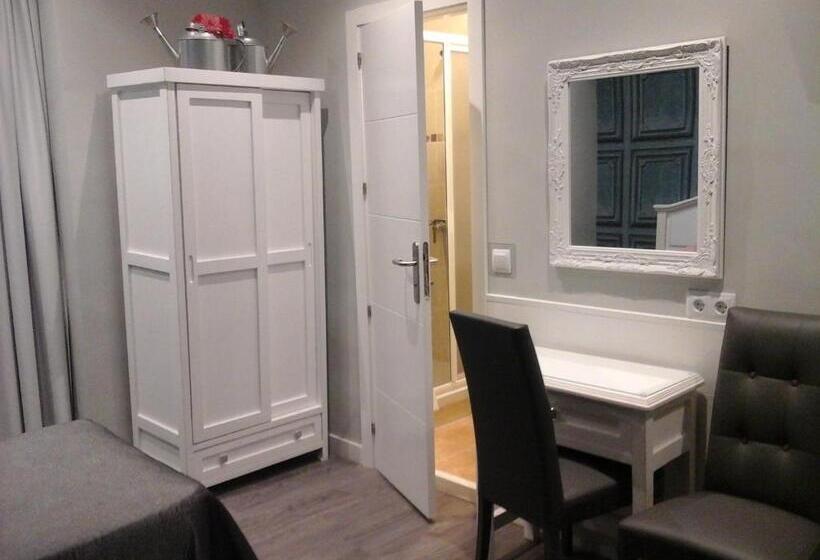 اتاق استاندارد سه نفره, Hostal Don Alfonso