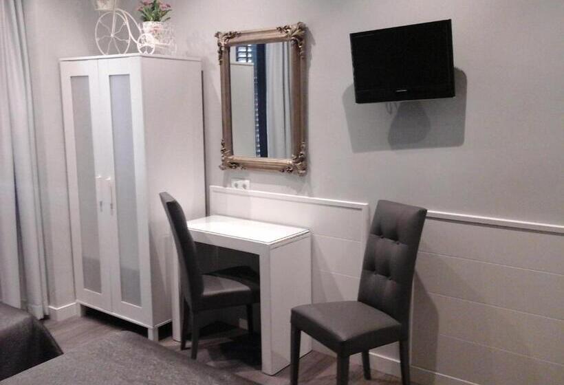 اتاق استاندارد سه نفره, Hostal Don Alfonso