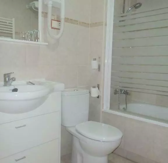 Standart Oda, Hostal Fronton