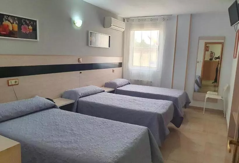 Üç Kişilik Standart Oda, Hostal Fronton