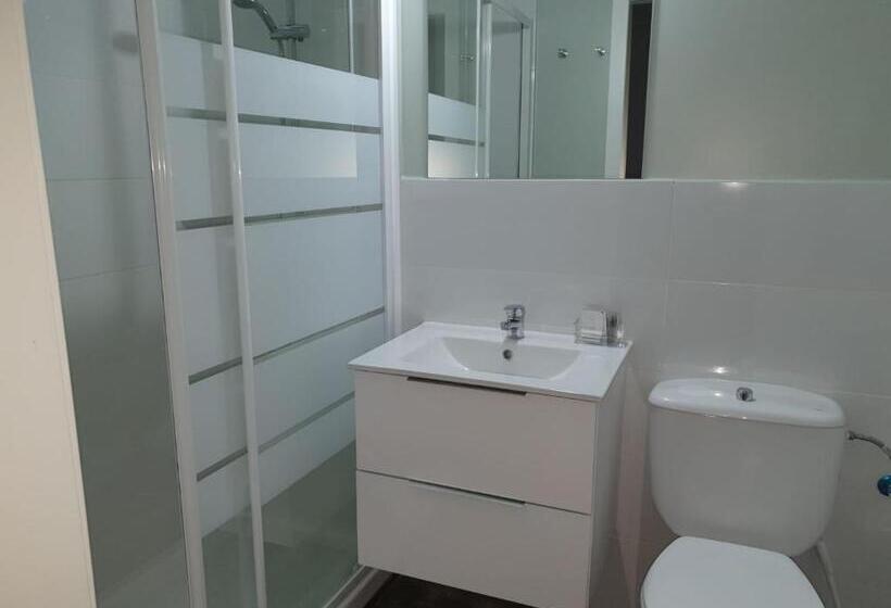 اتاق استاندارد سه نفره, Hostal Riesco