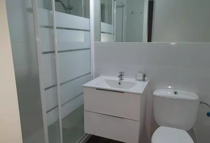 Habitación Triple Estándar, Hostal Riesco
