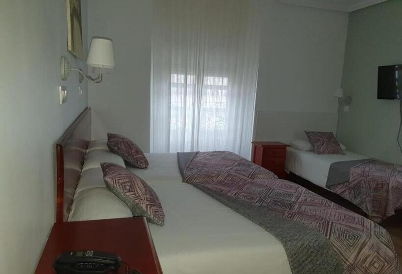 اتاق استاندارد سه نفره, Hostal Riesco