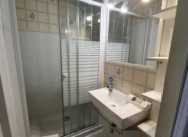 اتاق استاندارد چهار تخته, Hostal Riesco