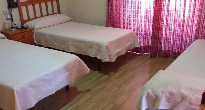 اتاق استاندارد سه نفره, Hostal Río Paraná