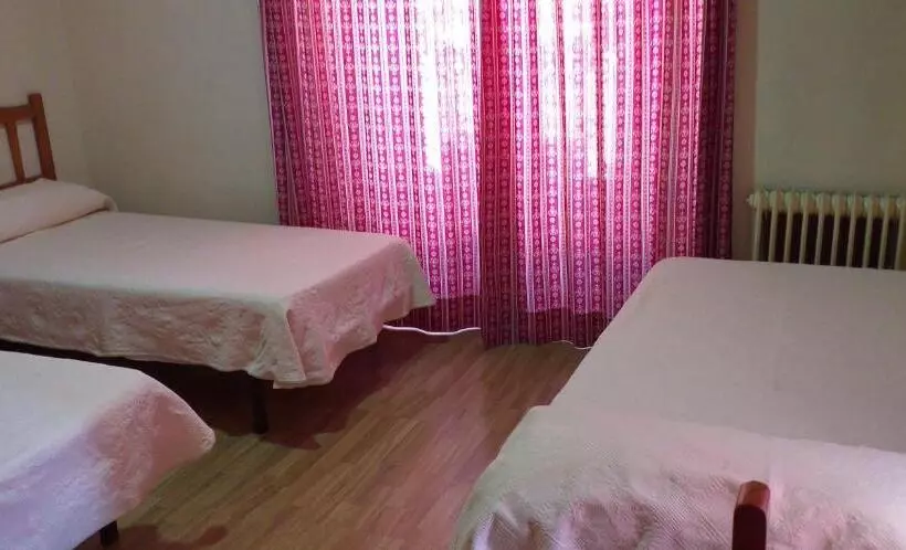 اتاق استاندارد سه نفره, Hostal Río Paraná