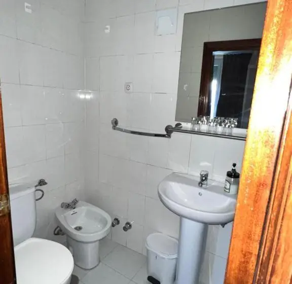 اتاق استاندارد سه نفره, Hostal Río Paraná