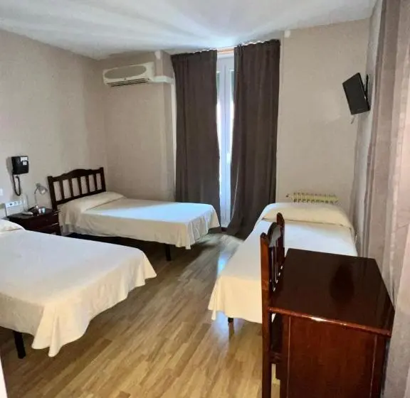 اتاق استاندارد سه نفره, Hostal Río Paraná