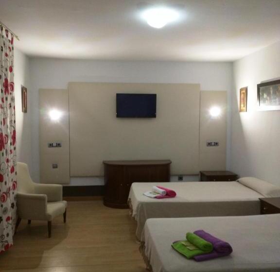 标准三人间, Nuevo Ara