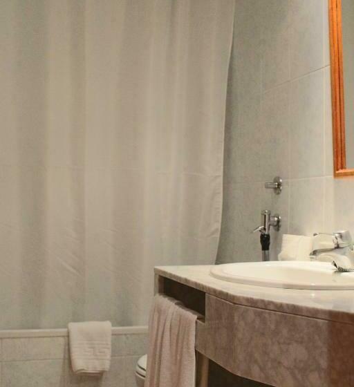 اتاق استاندارد سه نفره, Santa Faz