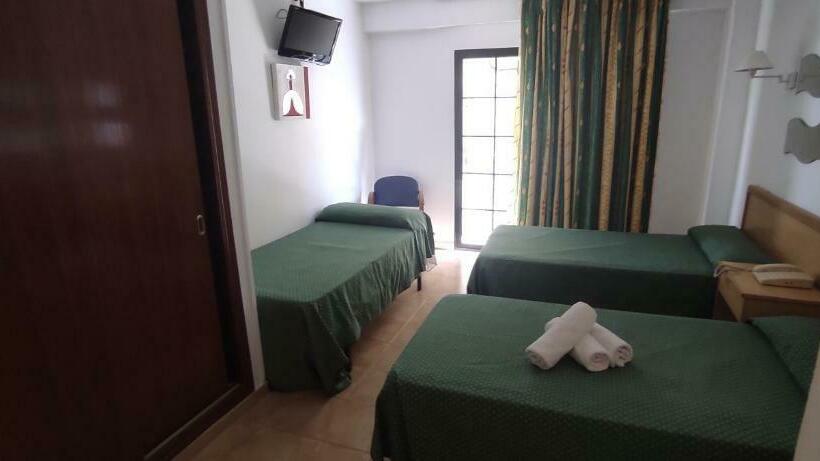 اتاق استاندارد سه نفره, Santa Faz