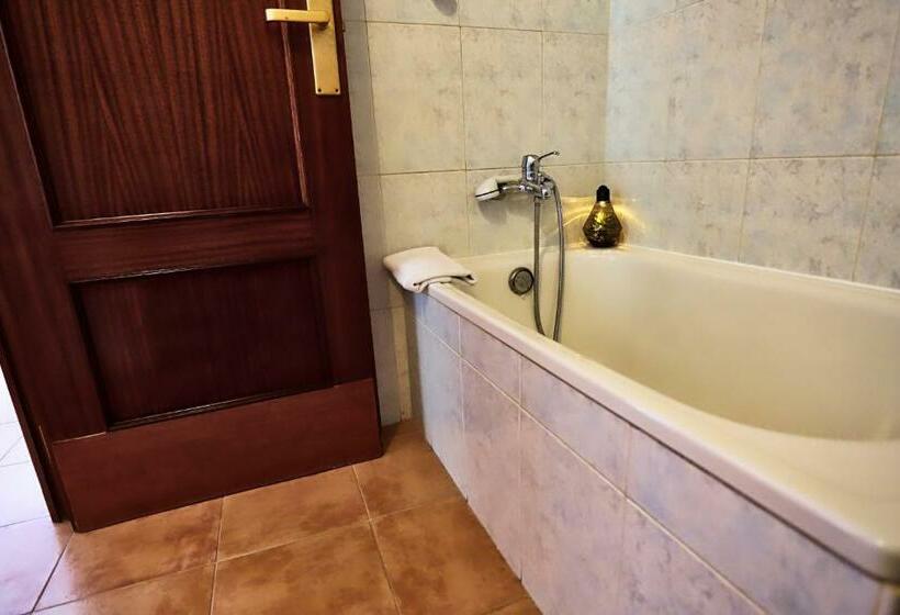اتاق استاندارد یک نفره, Santa Faz