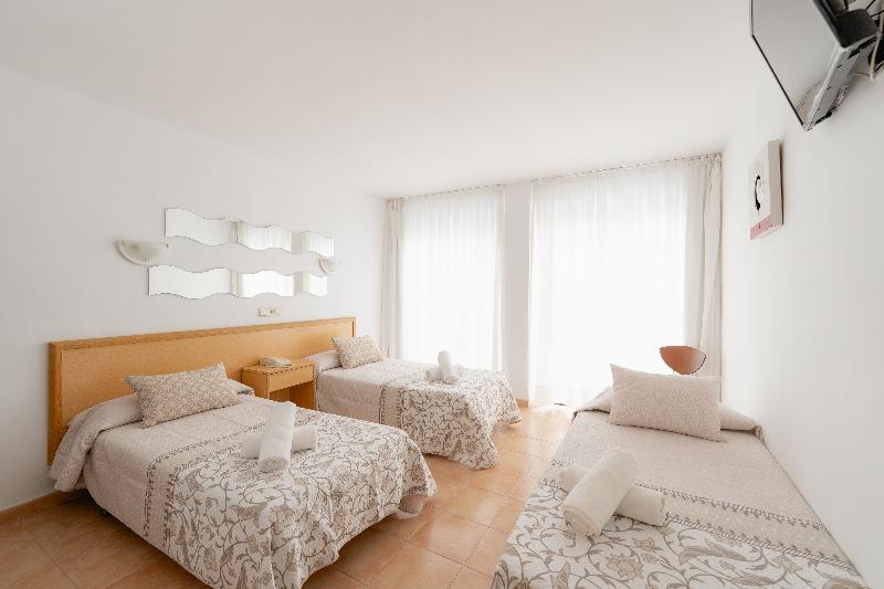 اتاق استاندارد سه نفره, Santa Faz