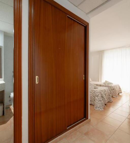 اتاق استاندارد سه نفره, Santa Faz