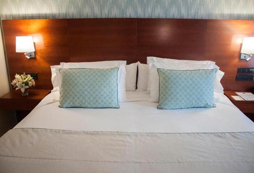 スタンダードルーム, Carlos I Silgar