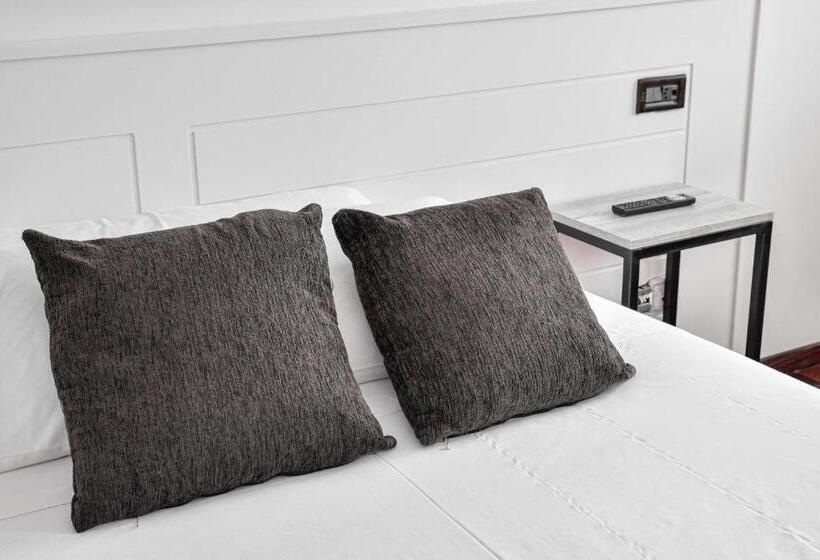 اتاق استاندارد, Chips Ferrol