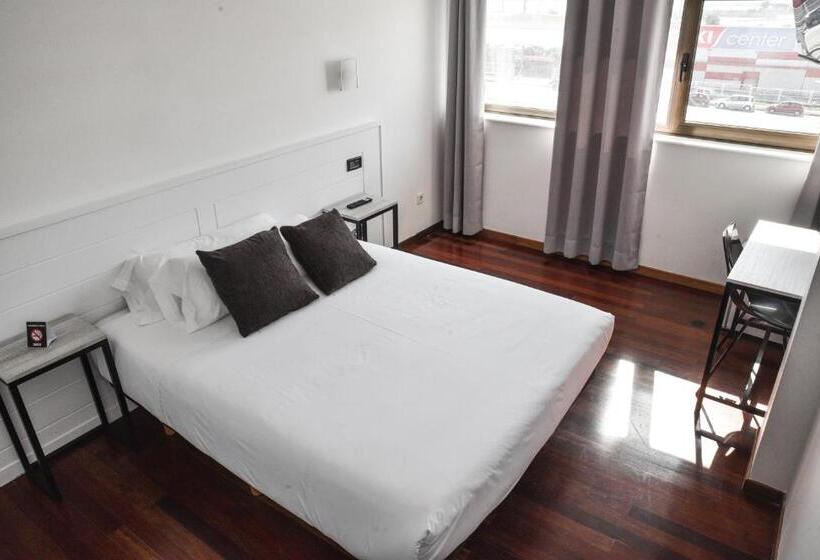 اتاق استاندارد, Chips Ferrol