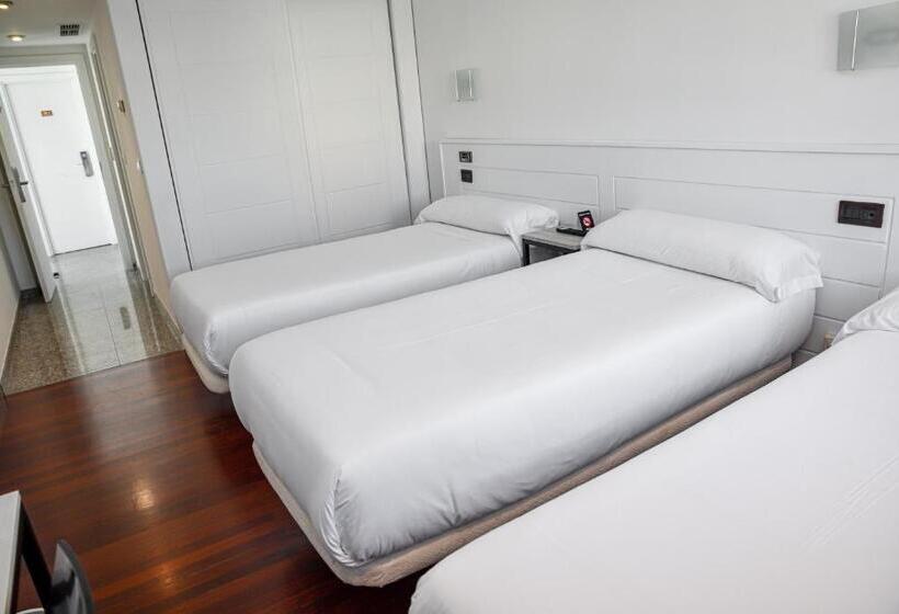 اتاق استاندارد سه نفره, Chips Ferrol