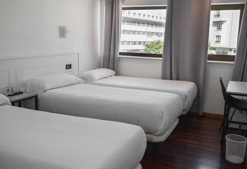اتاق استاندارد سه نفره, Chips Ferrol