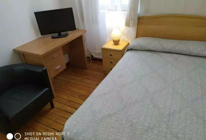 Standard Single Room Shared Bathroom, Hostal Bayón