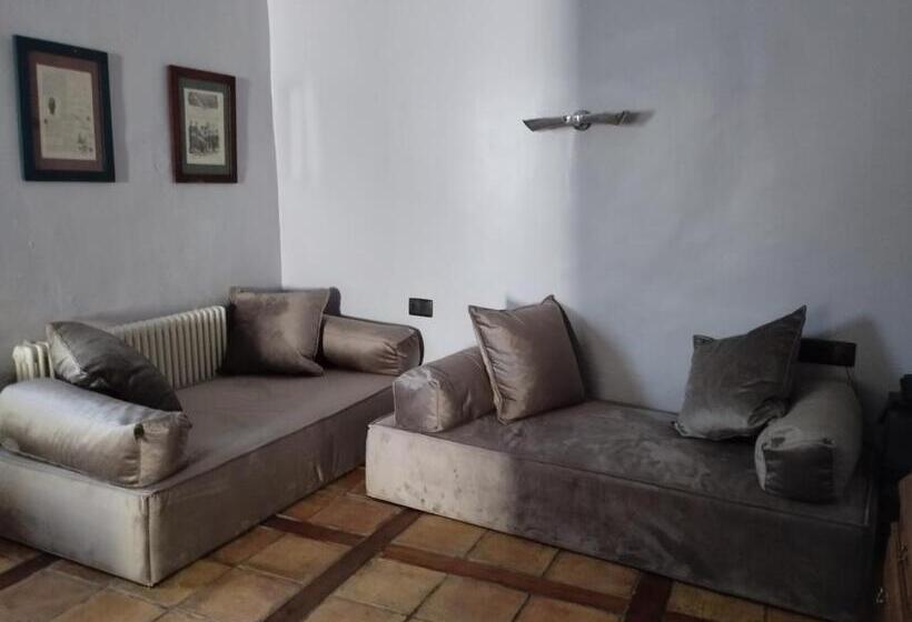 סוויטת ג'וניור, Casa Del Abad