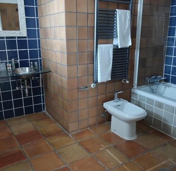 סוויטת ג'וניור, Casa Del Abad