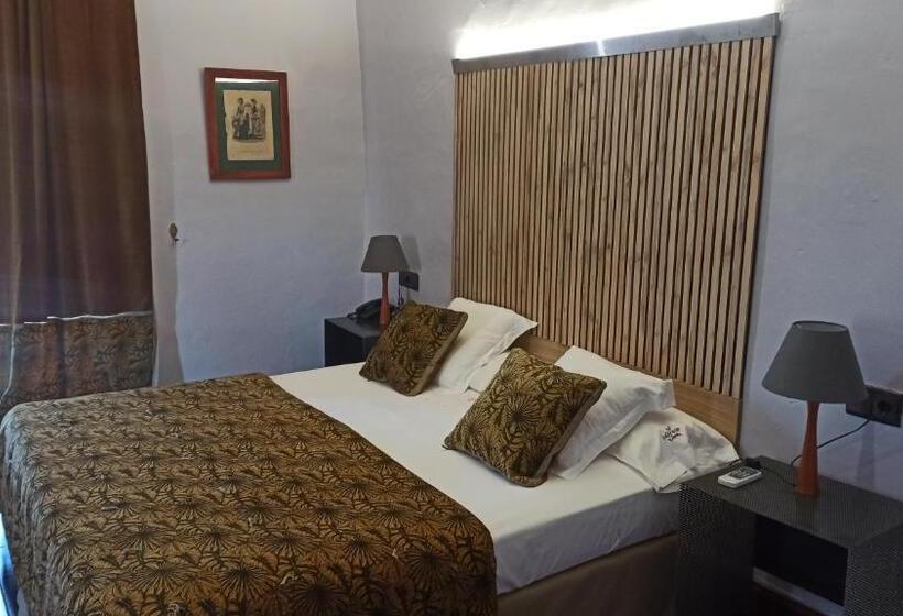 סוויטת ג'וניור, Casa Del Abad