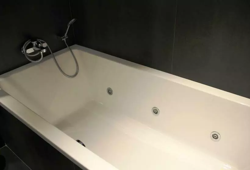 سوییت جونیور, Mercure Madrid Centro