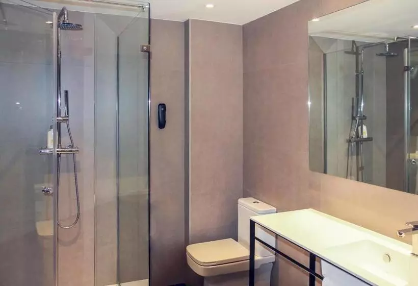 اتاق استاندارد یک نفره, Mercure Madrid Centro