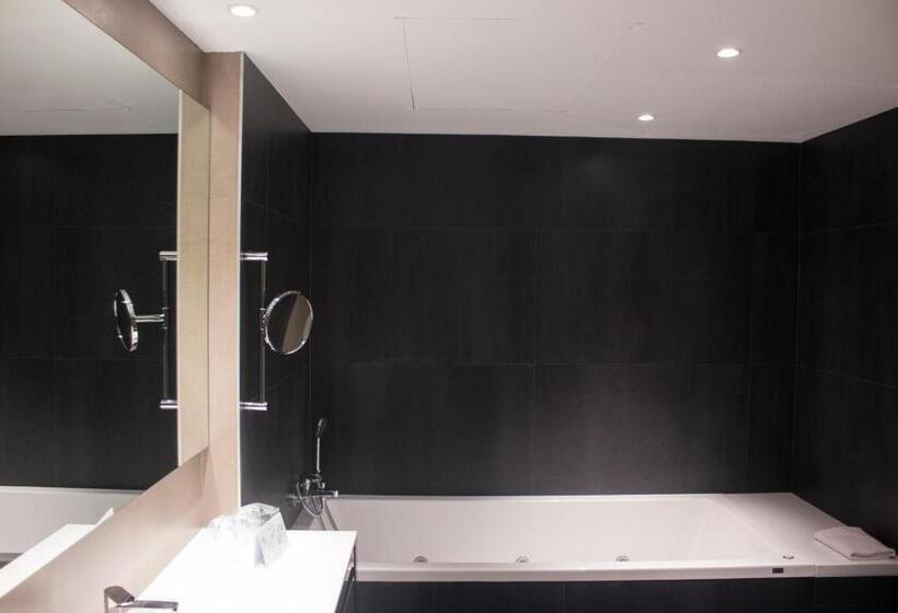 سوییت جونیور, Mercure Madrid Centro