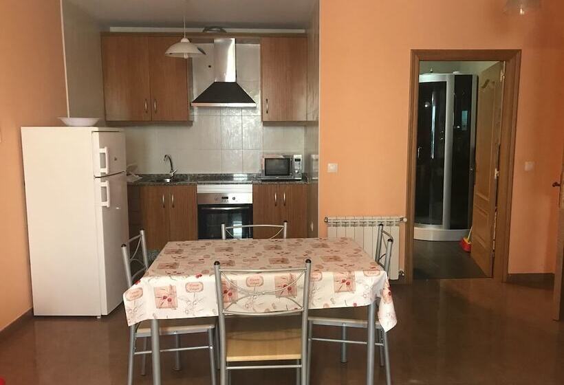 דירת שני חדרים, Pensión Albergue O Pedregal