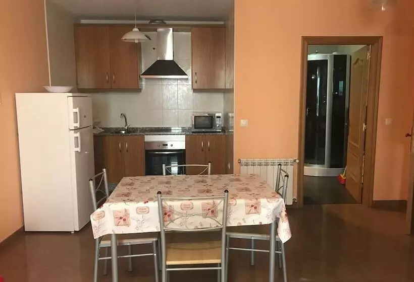 Huoneisto 2 Makuuhuonetta, Pensión Albergue O Pedregal