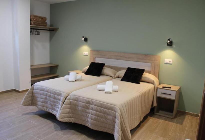 غرفة قياسية, Pensión Albergue O Pedregal