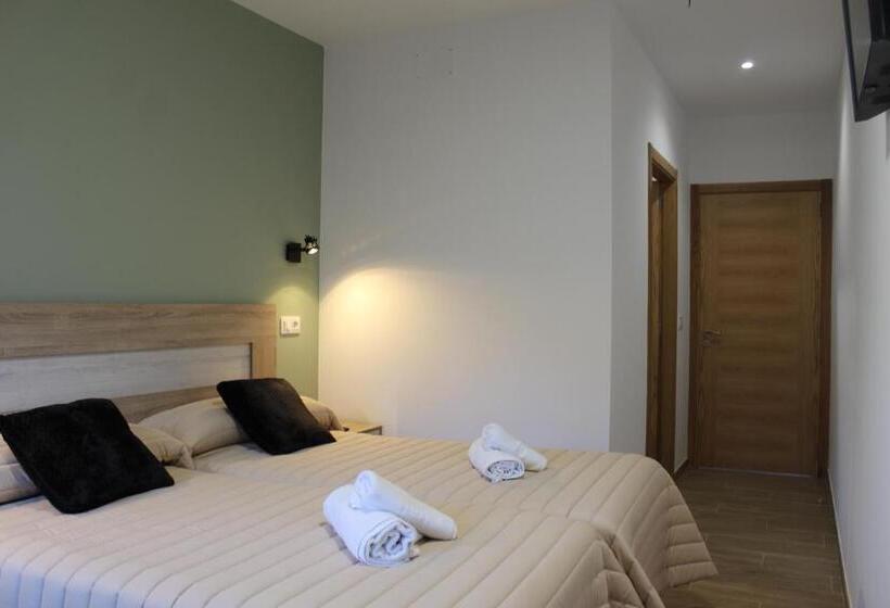 غرفة قياسية, Pensión Albergue O Pedregal