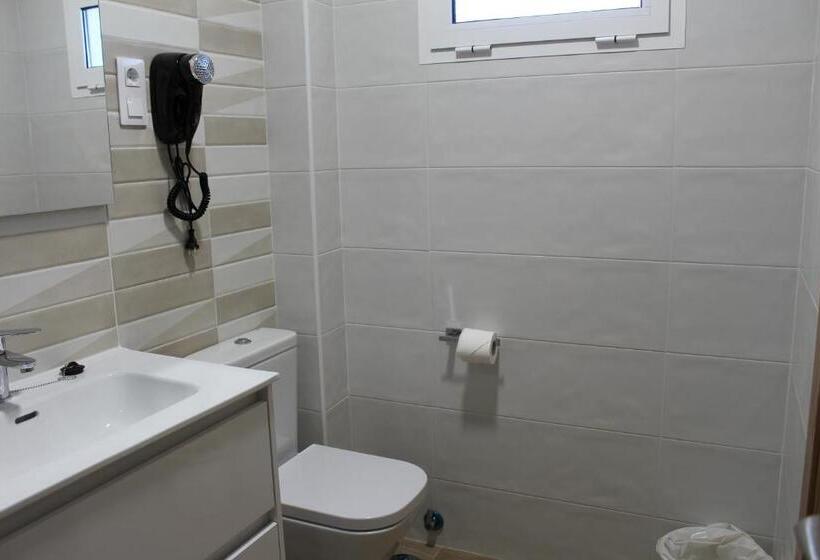 غرفة قياسية, Pensión Albergue O Pedregal