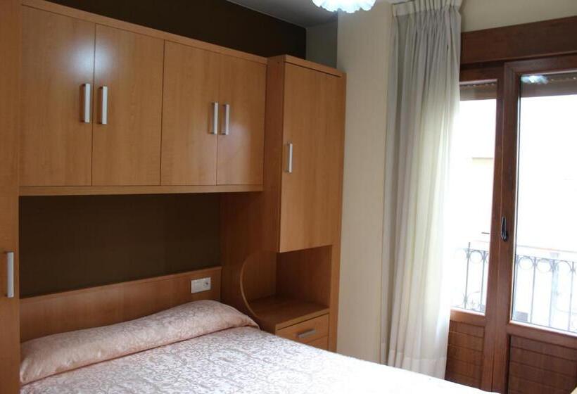 شقة غرفتين, Pensión Albergue O Pedregal