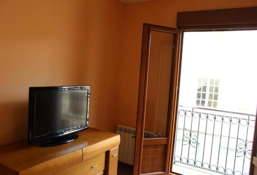 شقة غرفتين, Pensión Albergue O Pedregal