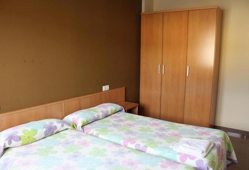 דירת חדר, Pensión Albergue O Pedregal