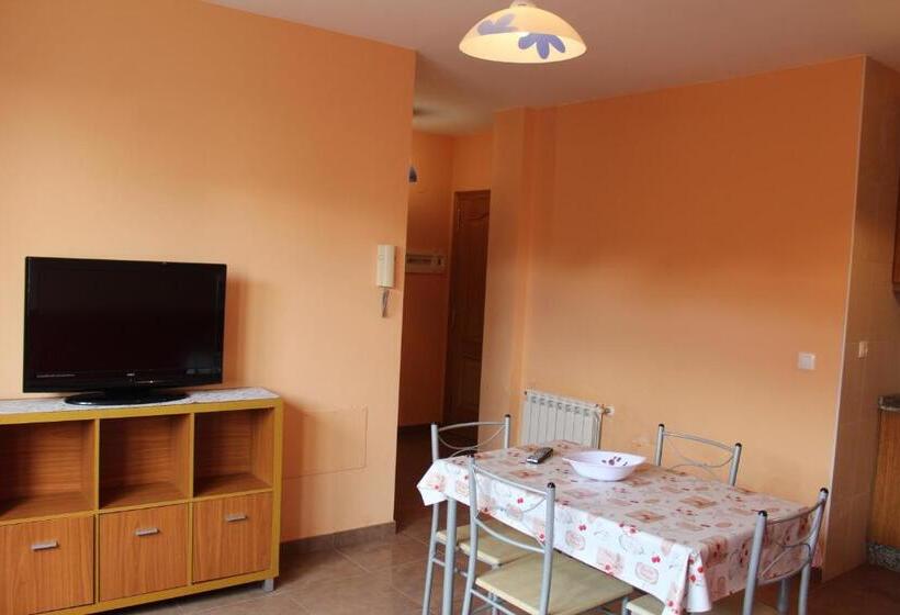 شقة غرفة واحدة, Pensión Albergue O Pedregal