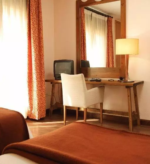 Habitació Superior, Pirineos