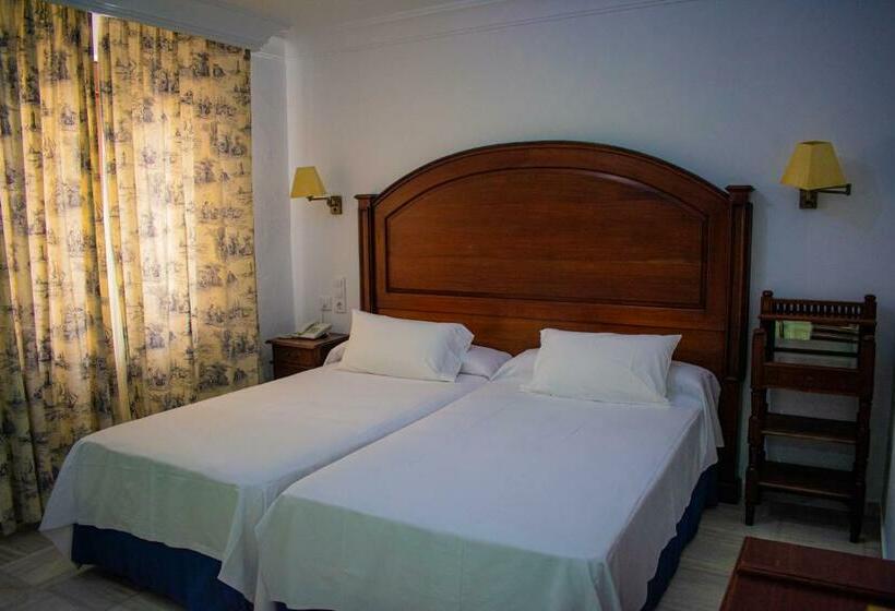 标准三人间, Playa De Regla