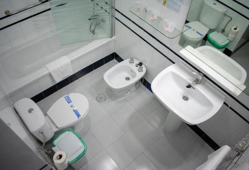 标准三人间, Playa De Regla