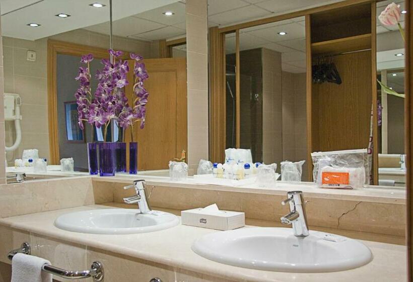 سوییت جونیور با بالکن, Muralto Madrid Princesa