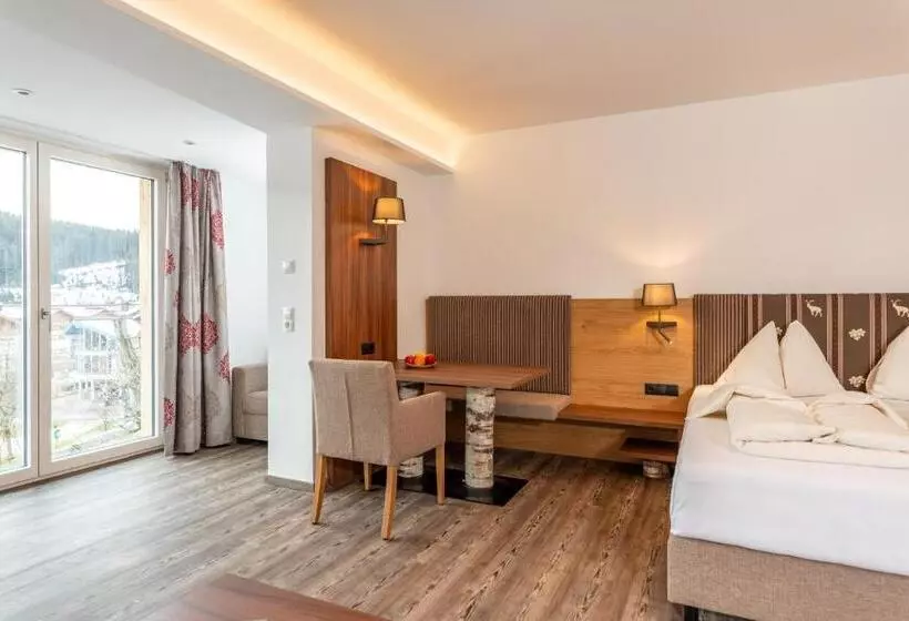 سوئیت جونیور با چشم‌انداز کوهستان, Aktivhotel Pehab