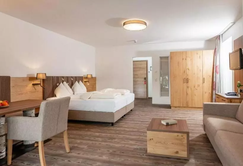 سوئیت جونیور با چشم‌انداز کوهستان, Aktivhotel Pehab